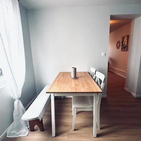 Apartment 2 Bedroom House Centre