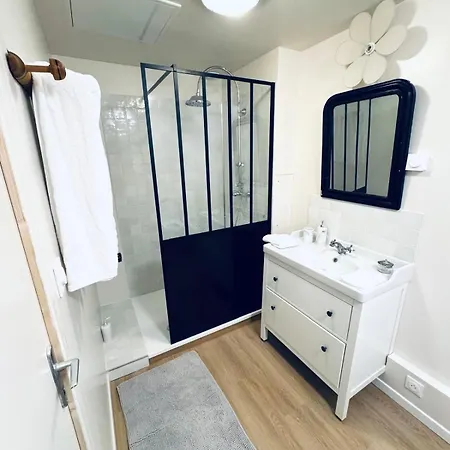 2 Bedroom House Centre Apartment Croix