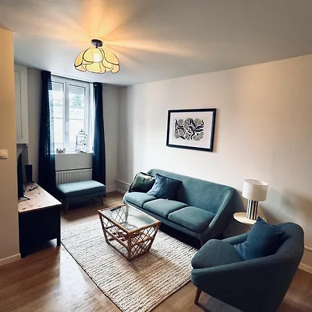 2 Bedroom House Centre *