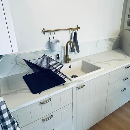 2 Bedroom House Centre *