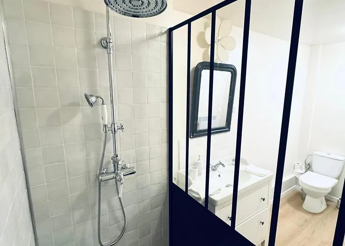 2 Bedroom House Centre * Croix