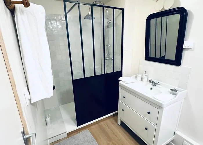 2 Bedroom House Centre Διαμέρισμα Croix