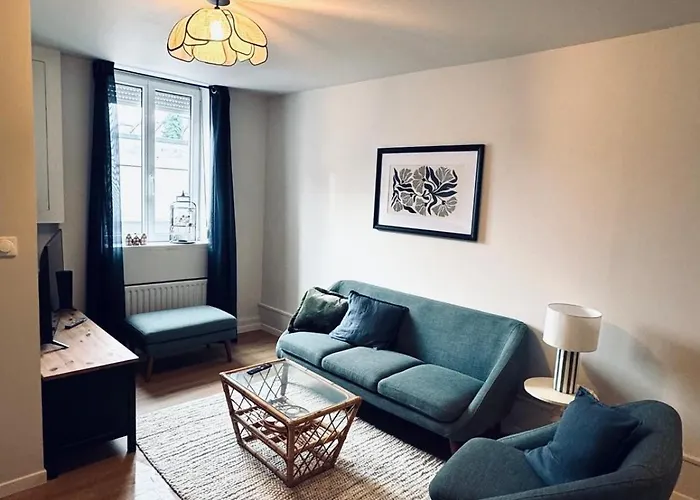 2 Bedroom House Centre *